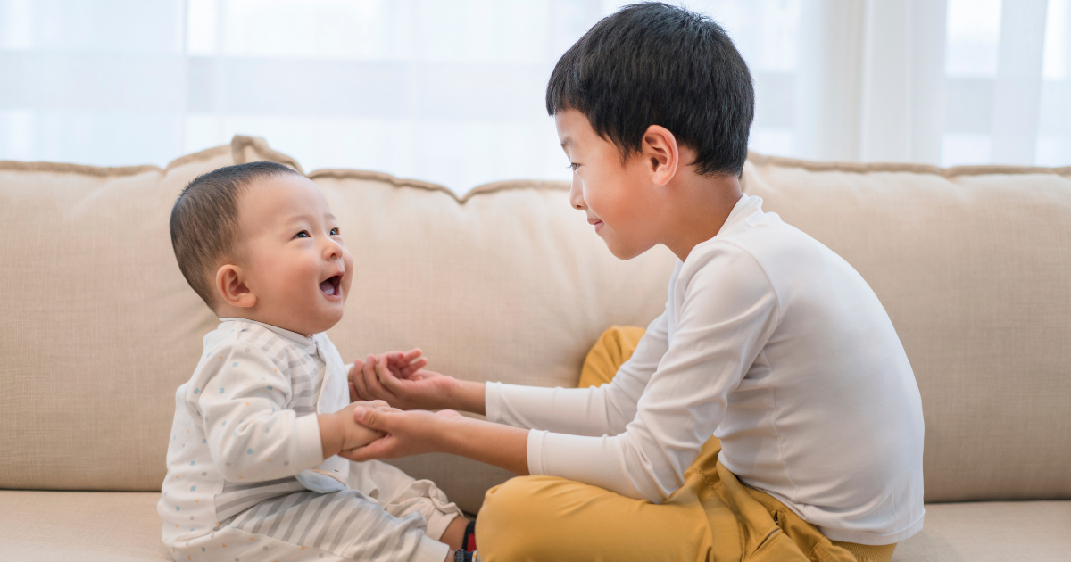 上の子の赤ちゃん返りはなぜ起こる？下の子誕生後の不安と親ができるサポート