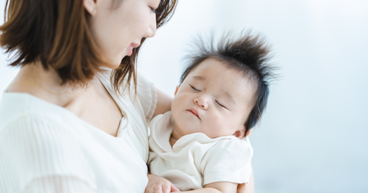 抱っこじゃないと寝ない赤ちゃん。背中スイッチの原因とママの心の守り方