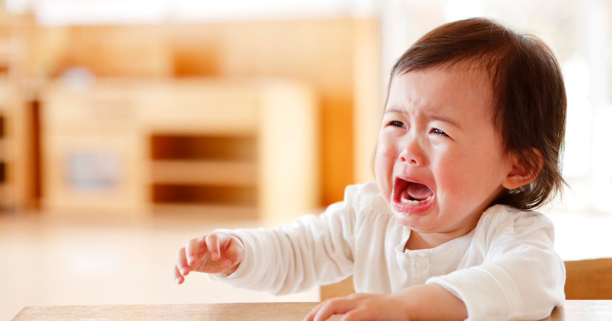 赤ちゃんの分離不安は成長の証？後追いがつらいときの乗り越え方